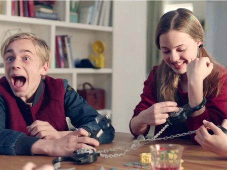 Złam Kod Escape Room Uwolnij się z kajdanek Gra rodzinna familijna Kajdanki